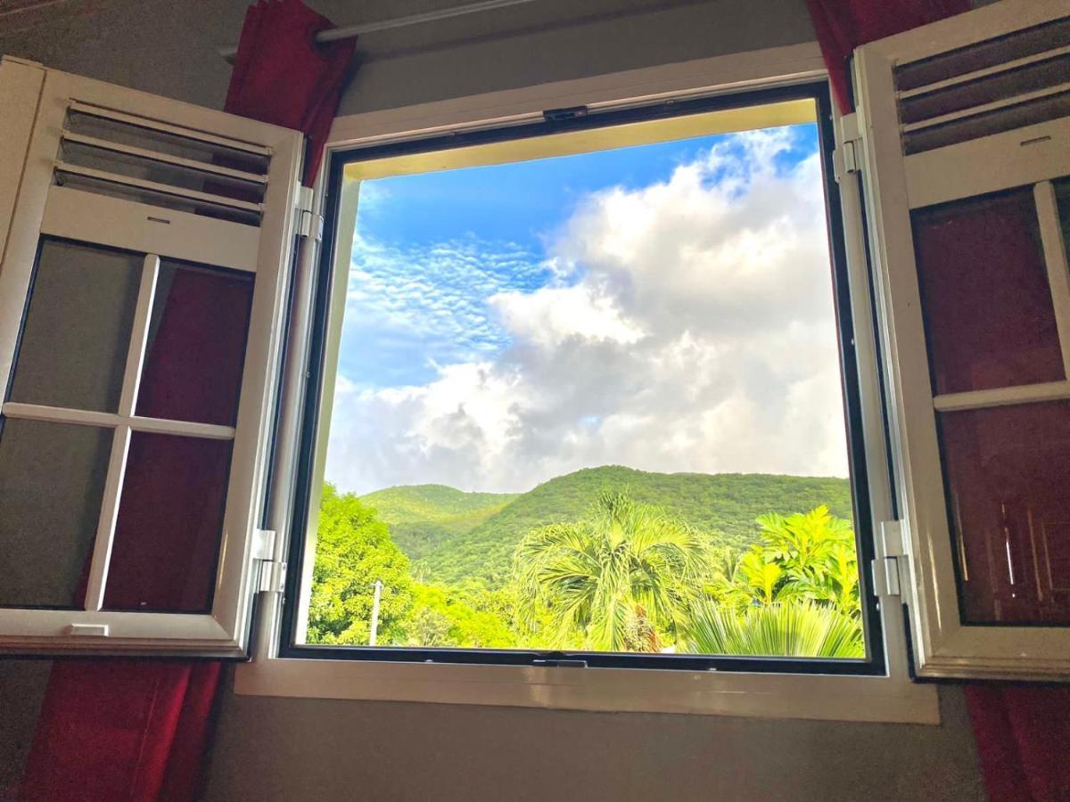 Habitation Baliache - Maison Creole Avec Jardin Privatif, Plage A 200M Deshaies Eksteriør billede